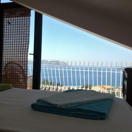 Bed and breakfast Smyrna 3*