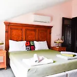 Couette-café Smyrna 3*